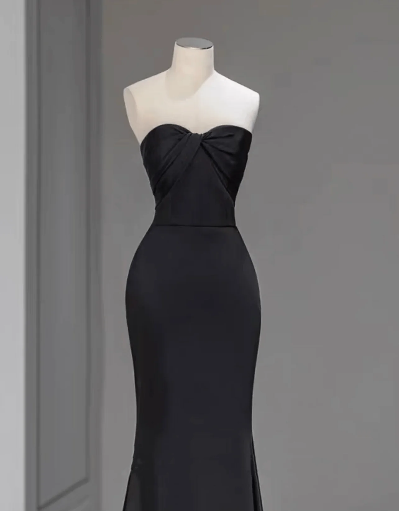 Simple Gothic Black Off Shoulder Forming Fitting Evening Gown Plus Size - Image 2