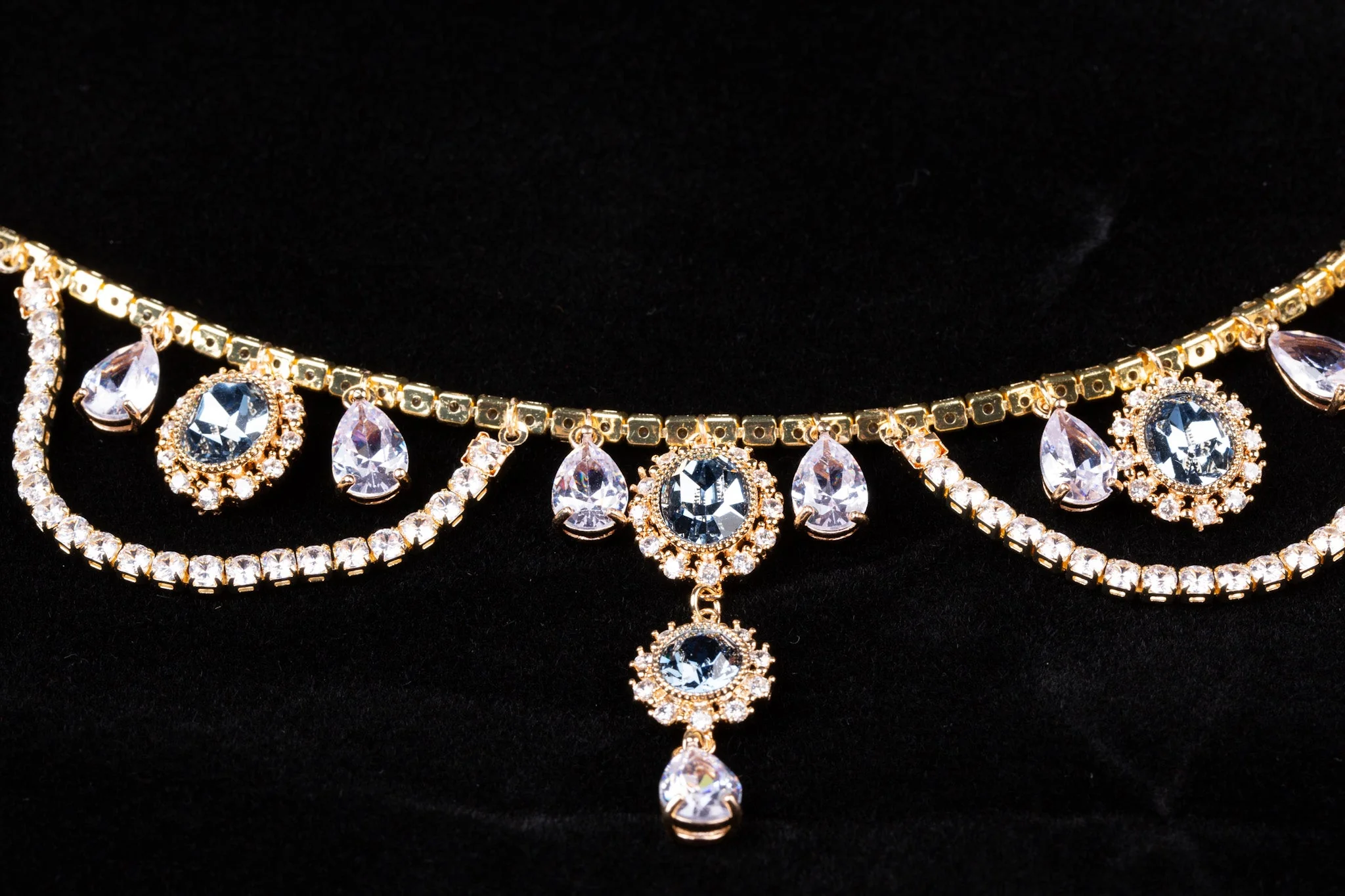 Handmade Vintage Inspired Necklace - Crystal Chocker - Audrey Hepburn - Baroque Vintage - Image 5