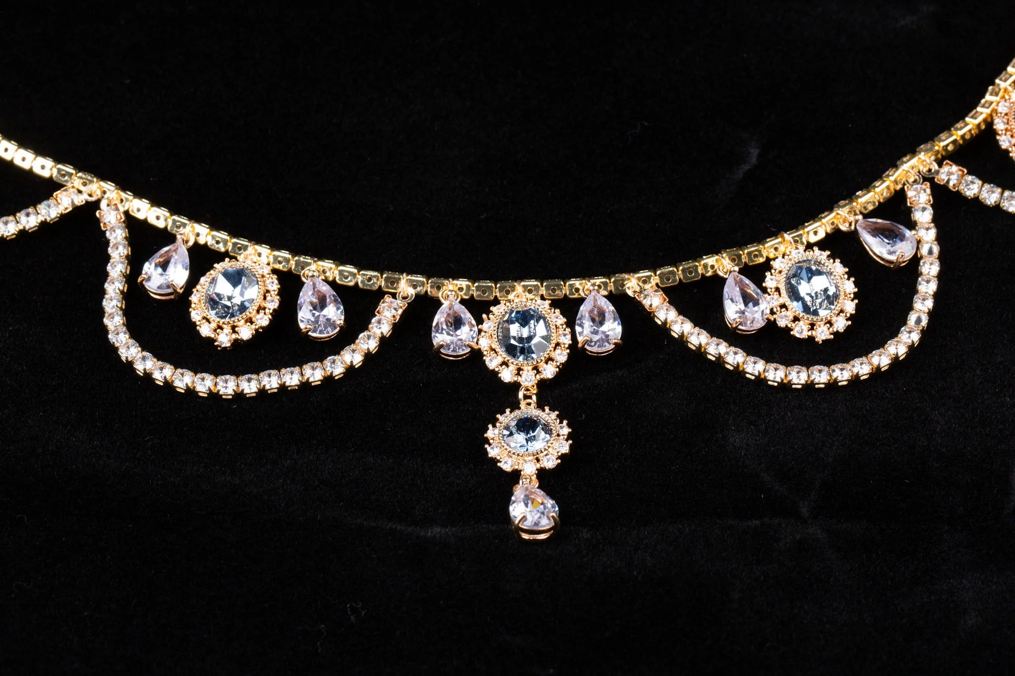 Handmade Vintage Inspired Necklace - Crystal Chocker - Audrey Hepburn - Baroque Vintage - Image 7