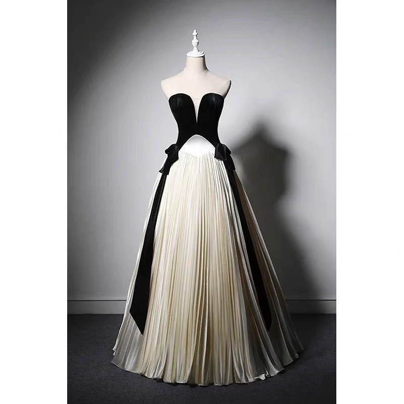 Black And White Gothic Velvet Formal Dress - Plus Size - Image 2