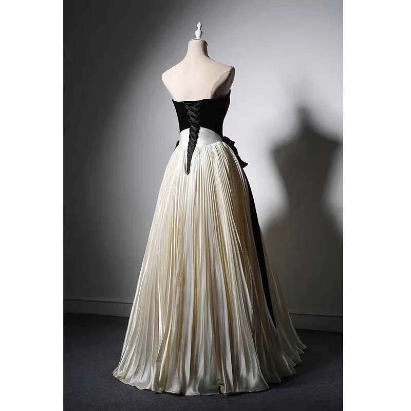 Black And White Gothic Velvet Formal Dress - Plus Size - Image 3