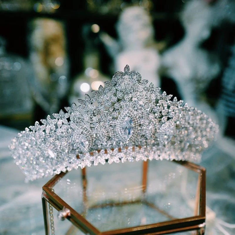 Bridal Tiara Silver Crown Vintage With Sparkling Zircon - Image 3