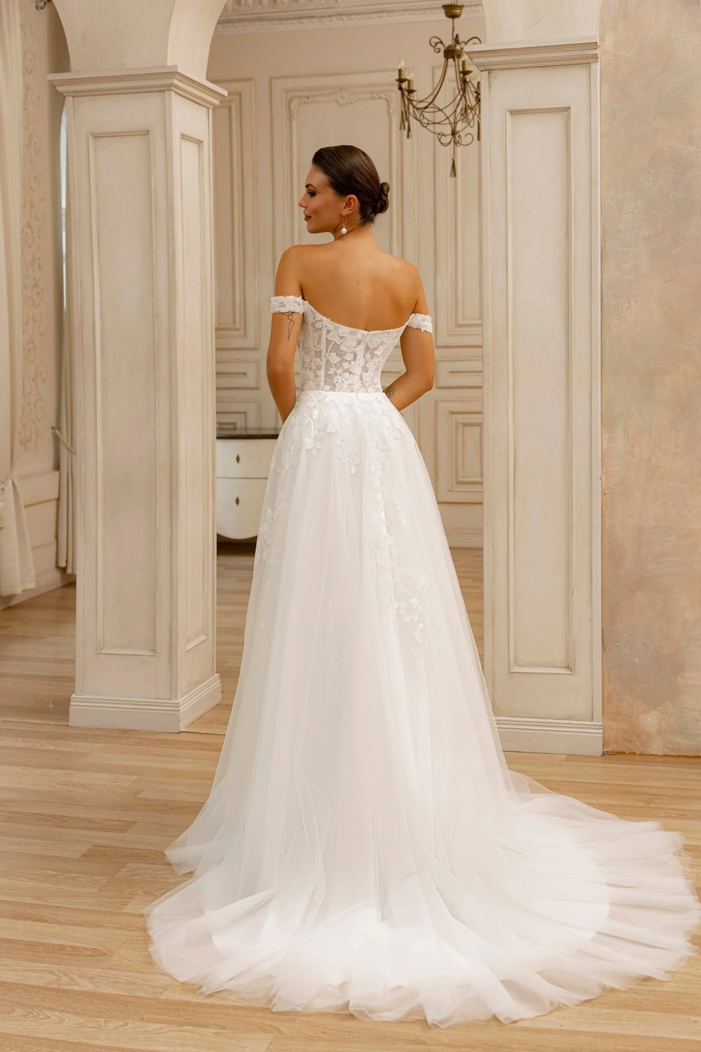 Elegant Off-Shoulder Lace Wedding Dress with Basketweave Bodice and Tulle Skirt Plus Size - Image 3