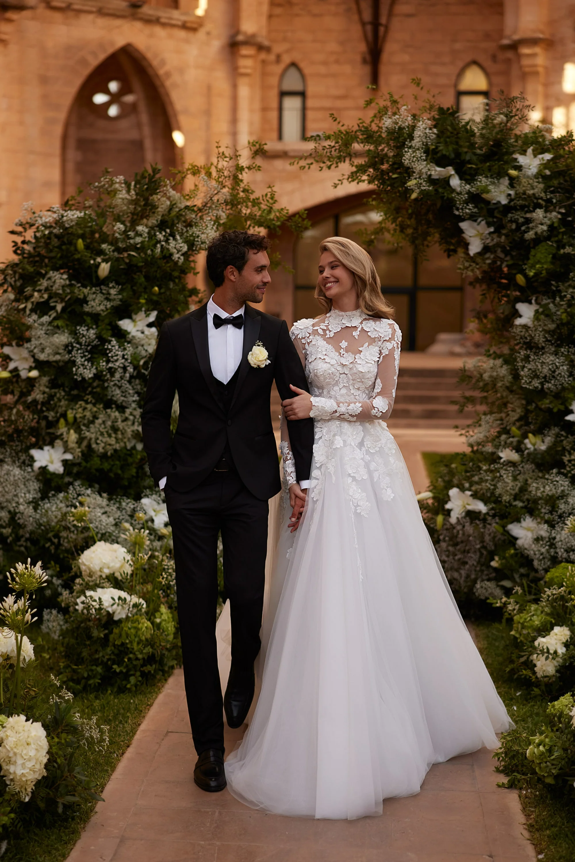 Convertible Wedding Dress - Floral Wedding Dress with Illusion Neckline – Sleeveless Lace Wedding Dress with 3D Appliqué and Tulle Skirt Plus Size