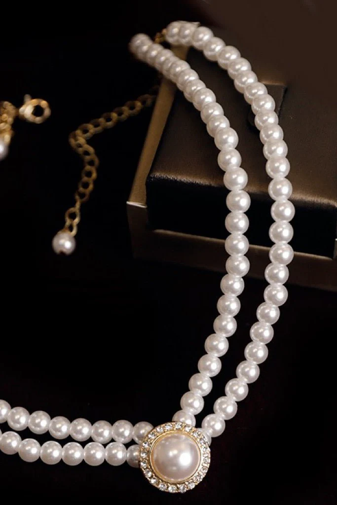 French Vintage Double-layered Pearl and Rhinestone Collarbone Necklace - Image 4