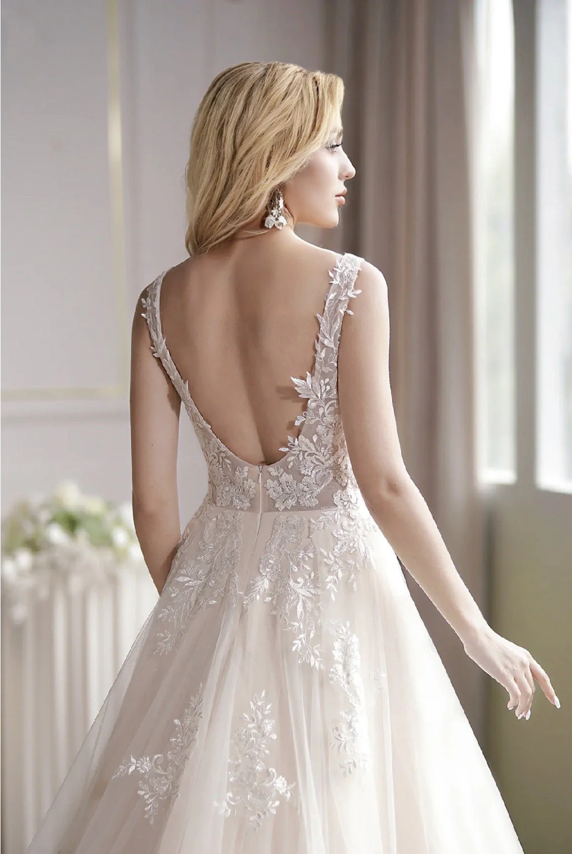 V-Neck Sleeveless Tulle Ball Gown With Embroidered Appliqués Bridal Dress - Image 5