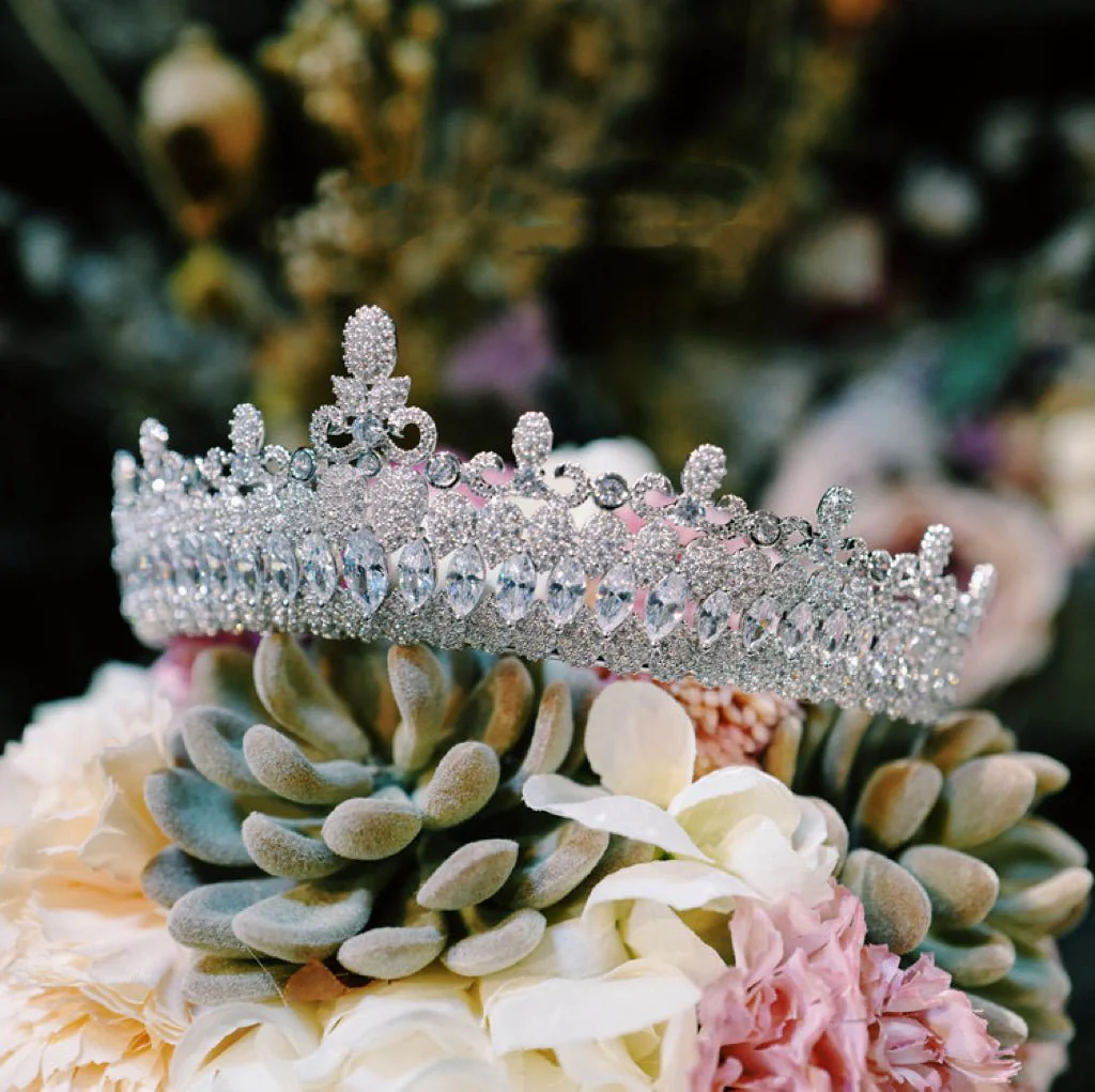 Crown Vintage Silver Bridal Tiara With Sparkling Rhinestones - Image 4