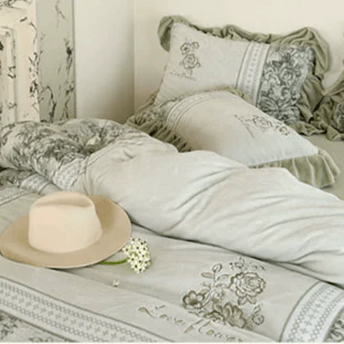 Rêve Florissant Bedding Set – Velvet Garden Reverie - Image 16