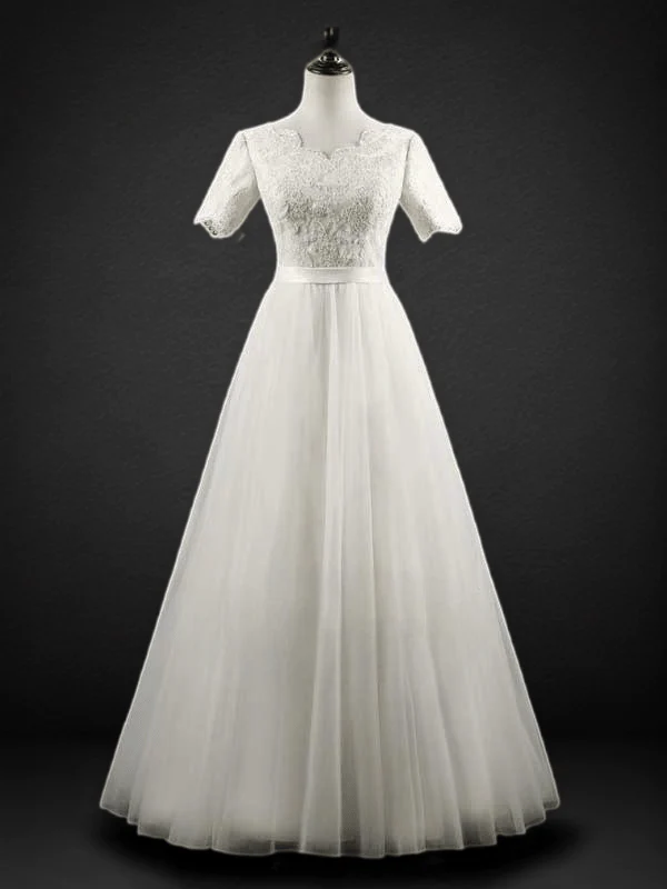 Effortless Elegance: Modest Lace Wedding Dress with Short Sleeves Plus SIze - Image 2