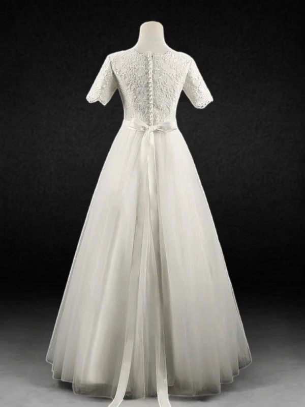 Effortless Elegance: Modest Lace Wedding Dress with Short Sleeves Plus SIze - Image 3