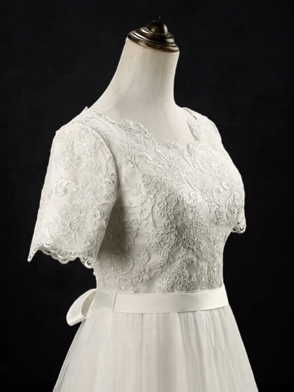 Effortless Elegance: Modest Lace Wedding Dress with Short Sleeves Plus SIze - Image 4