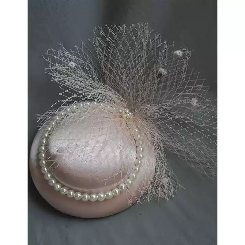 Elegant Cocktail Hat with Feather and Pearl Embellishments - Image 2