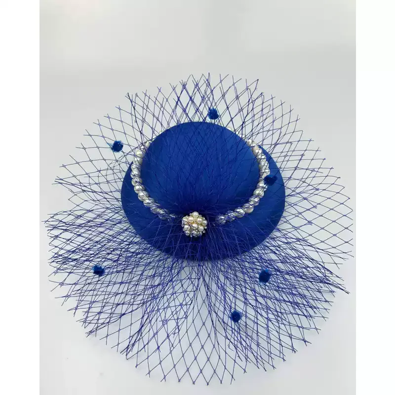 Elegant Cocktail Hat with Feather and Pearl Embellishments - Image 6