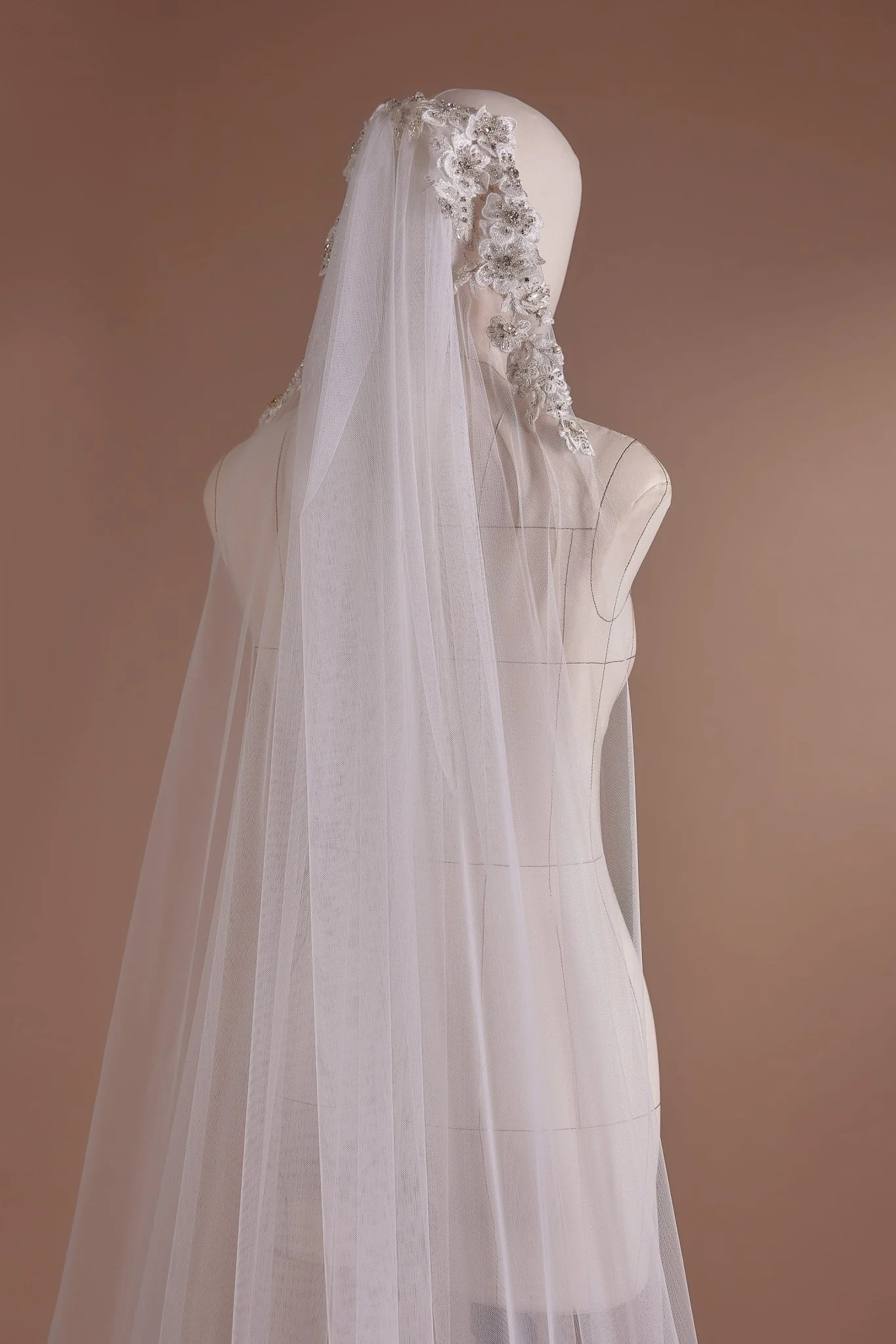 Elegant Floral Cathedral Veil with Lace Detailing - Image 2