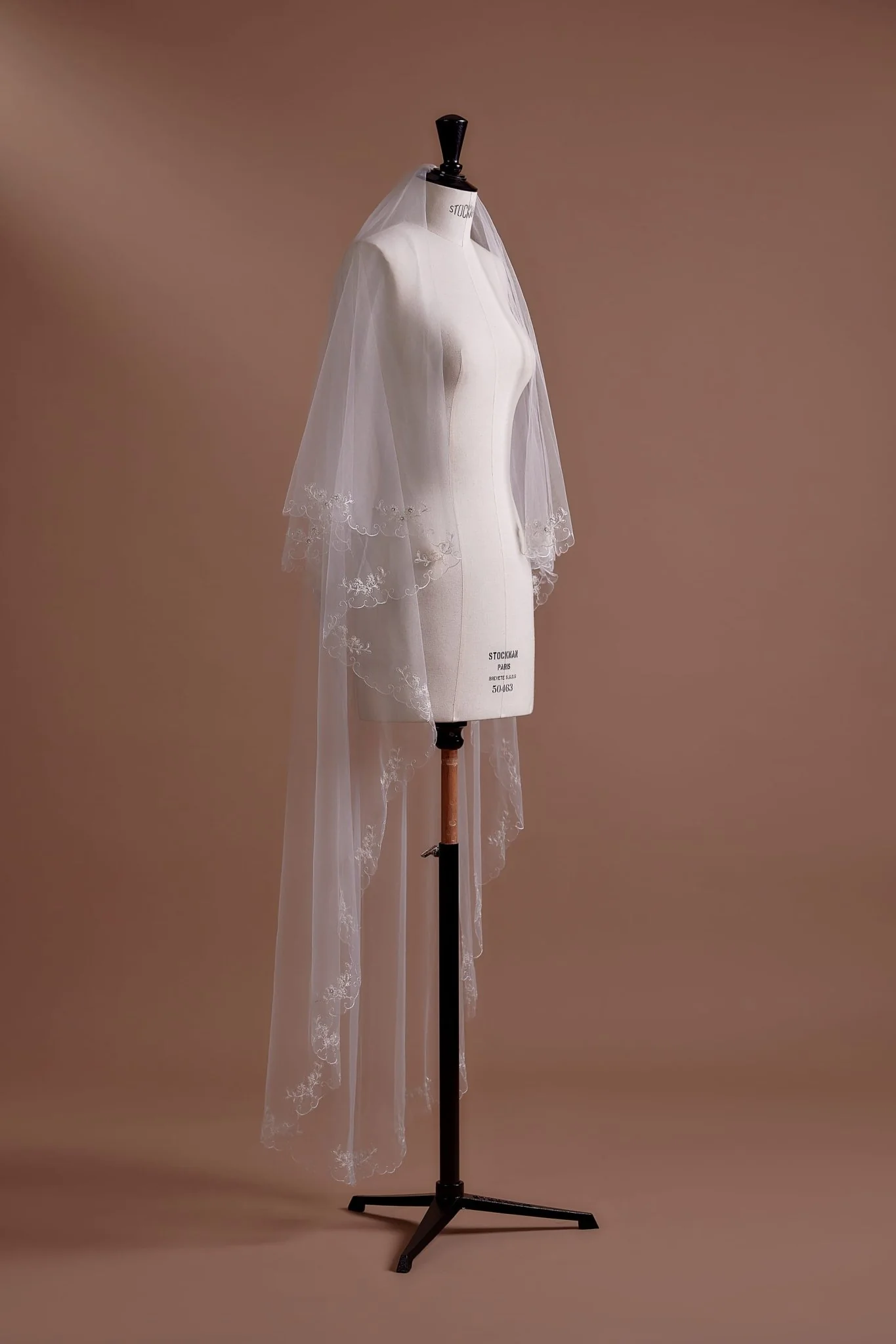Elegant Floral Embroidered Tulle Wedding Veil, Available with or without Comb - Image 2