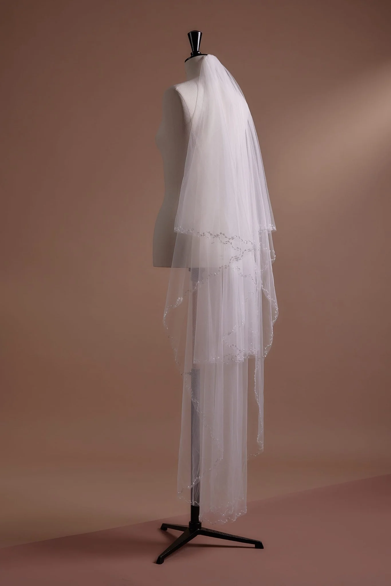 Elegant Long Wedding Veil with Crystal Embellishments and Cascading Tulle Layers