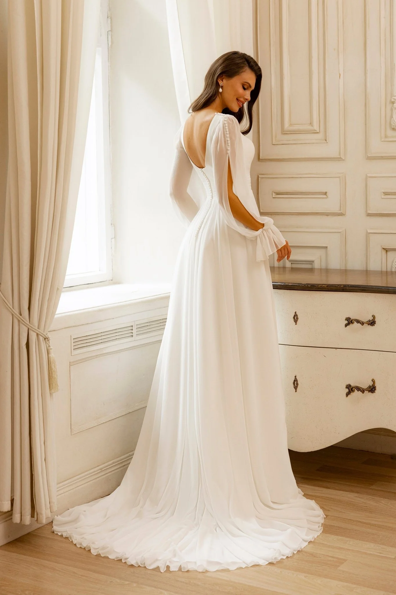 Elegant V-Neck Wedding Dress with Sheer Bishop Sleeves and Front Slit Plus Size - Image 3