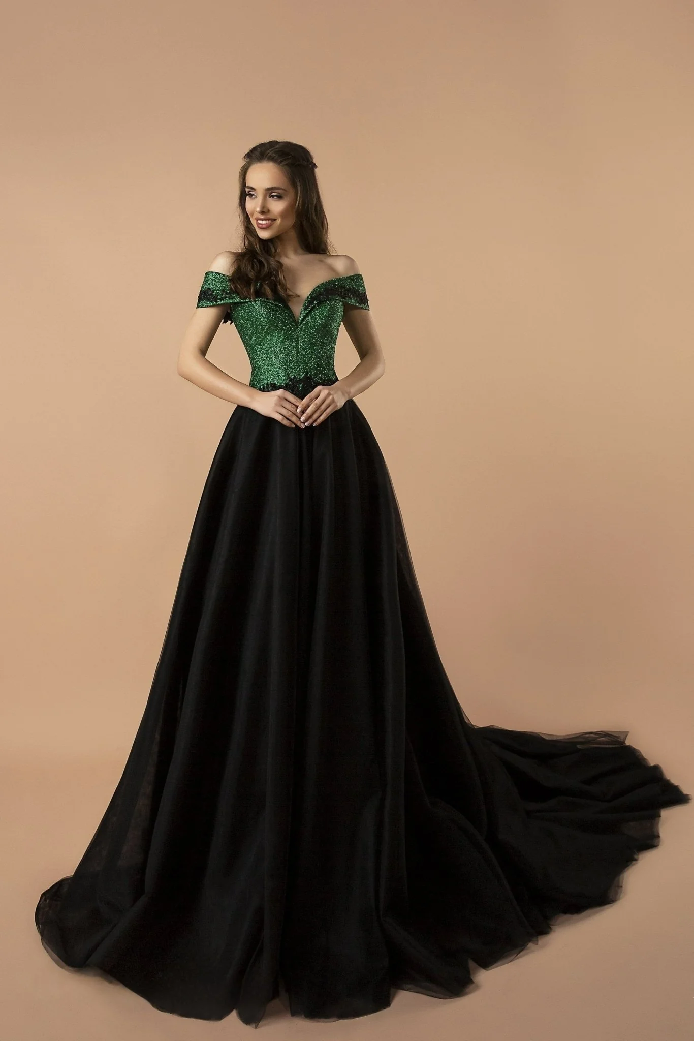 Emerald Gothic Off-Shoulder Wedding Dress with Sequined Corset - Dramatic Black Tulle Evening Gown Plus Size