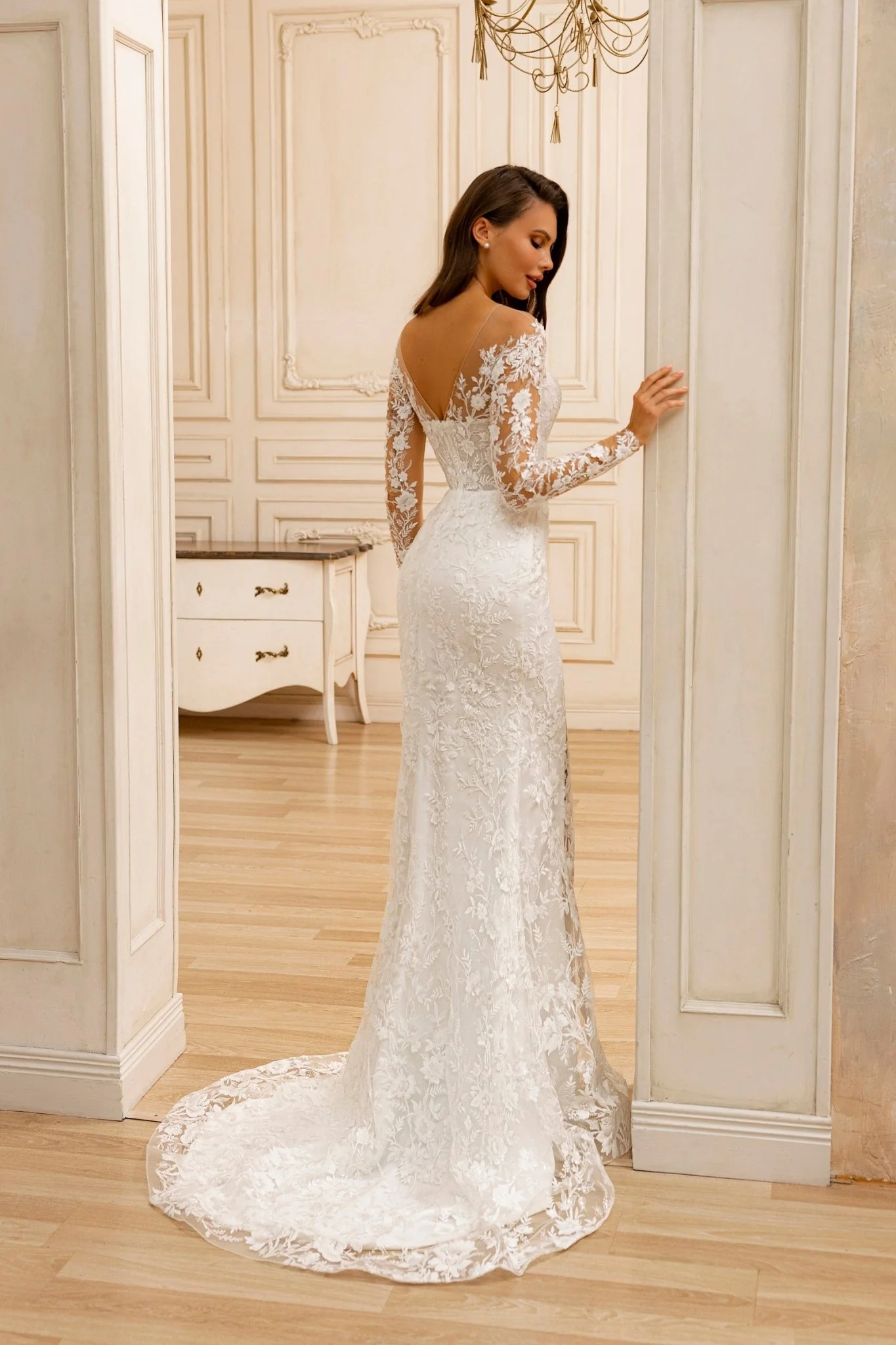Form-Fitting Lace Appliqué Bridal Gown with Long Sleeves and High Slit Plus Size - Image 3