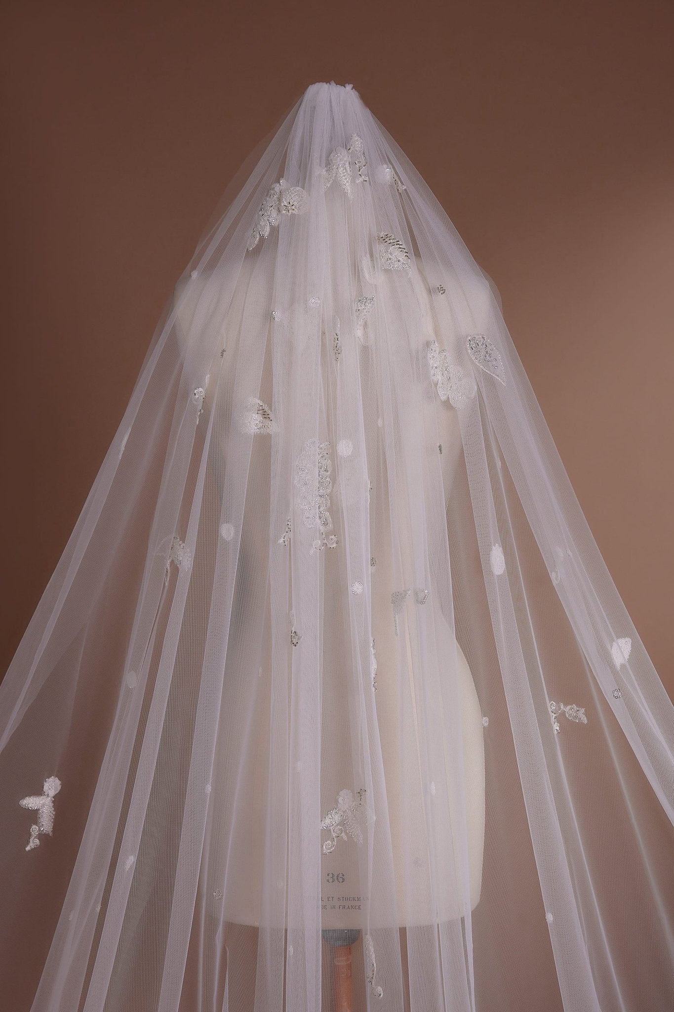 Lace Appliqué Cathedral Veil with Delicate Embroidery for Romantic Brides - Image 2