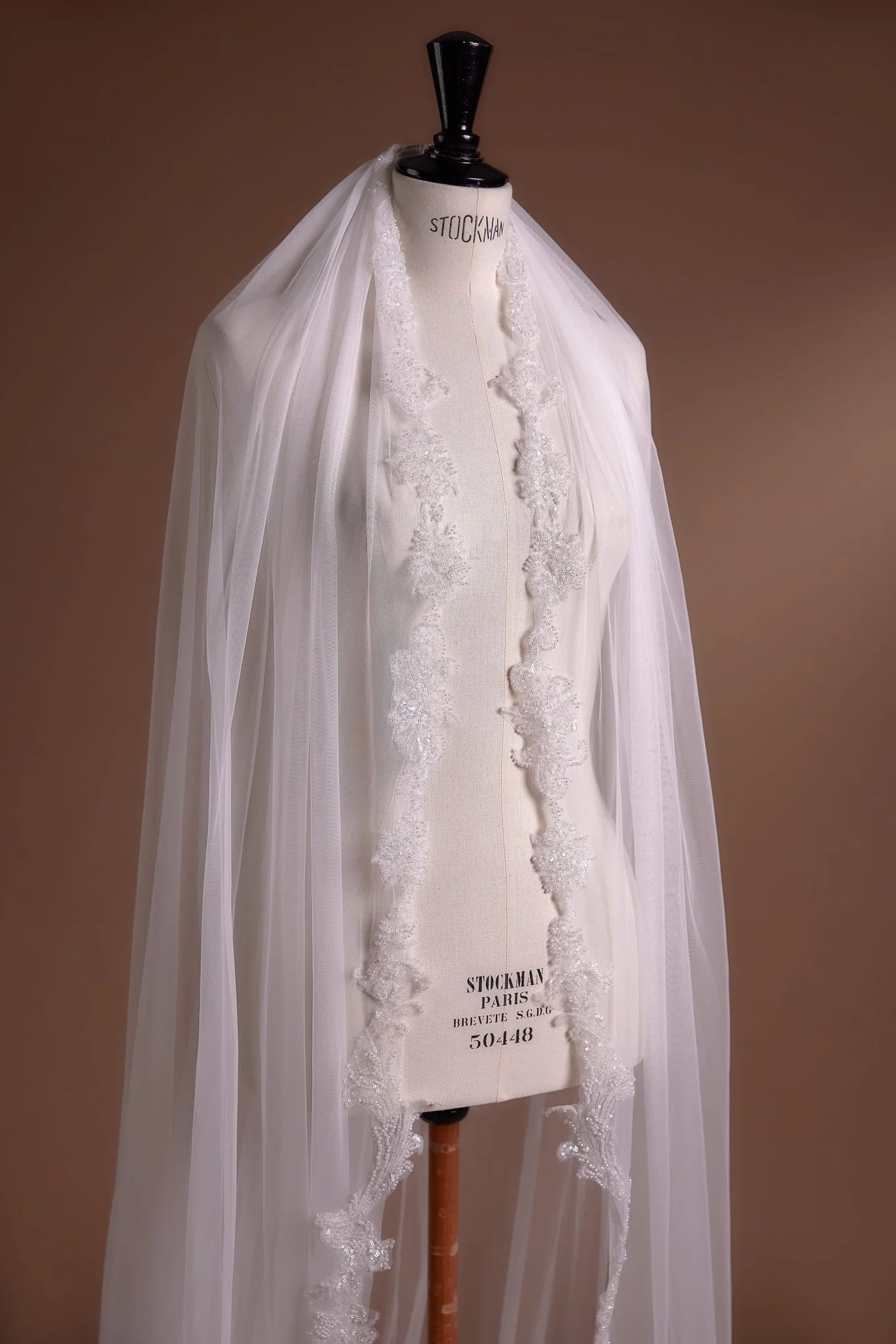 Lace Cathedral Veil with Exquisite Embroidery and Elegant Cathedral Length - Image 2