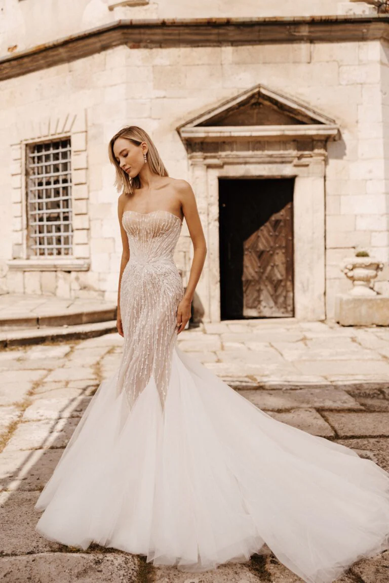 Luxurious Heart-Shaped Cutout Mermaid Wedding Dress with Handmade Trim and Embroidered Gloves Plus Size - ESENIA - Image 6