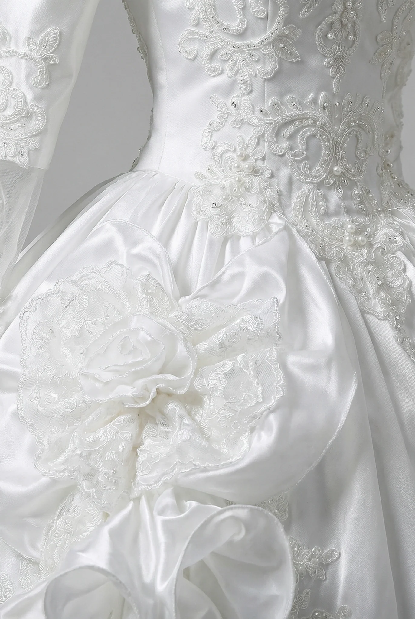 Luxury Antique White Taffeta Beaded Ball Gown Wedding Dress With  - Victorian Wedding Dress - Plus Size - Image 4