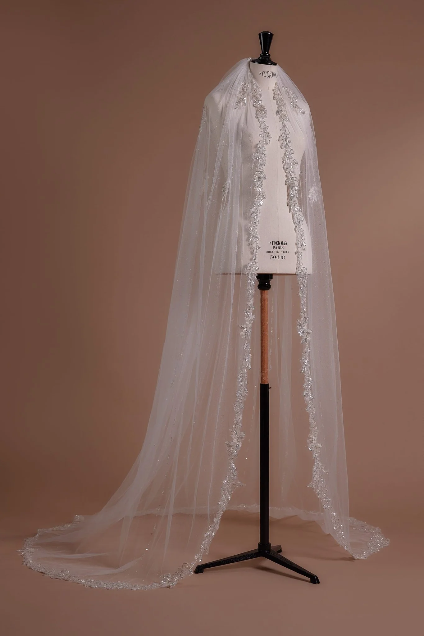 Magnificent Full-Length Cathedral Veil with Detailed Embroidery and Sequined Accents - Image 2