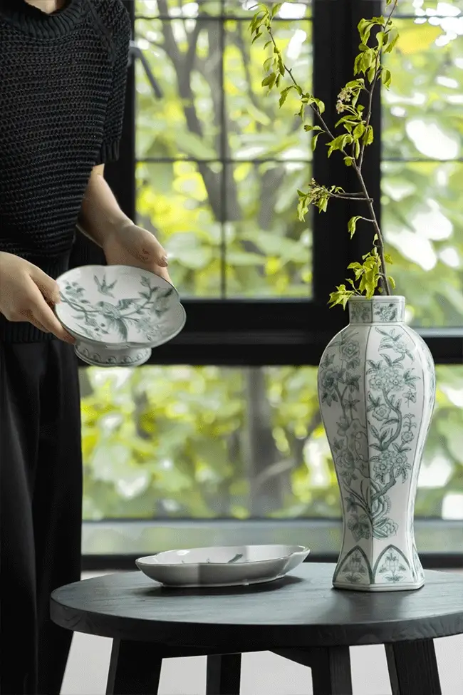 Mandarin Handmade Green and White Porcelain Vase with Hand-Painted Celadon Floral Motifs - Image 6