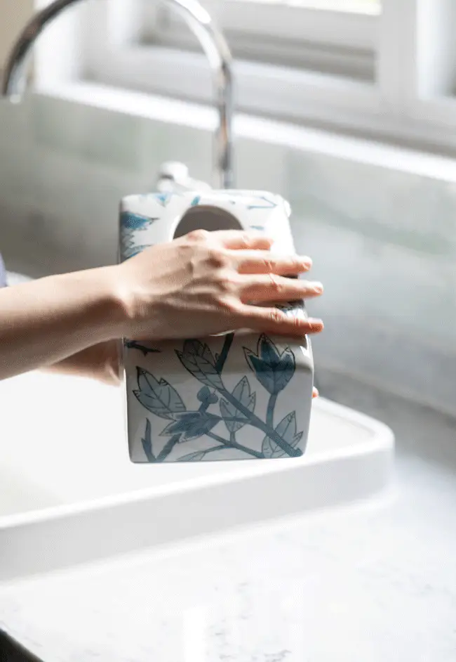 Oriental Handmade Blue and White Porcelain Tissue Box with Hand-Painted Underglaze Art - Image 9
