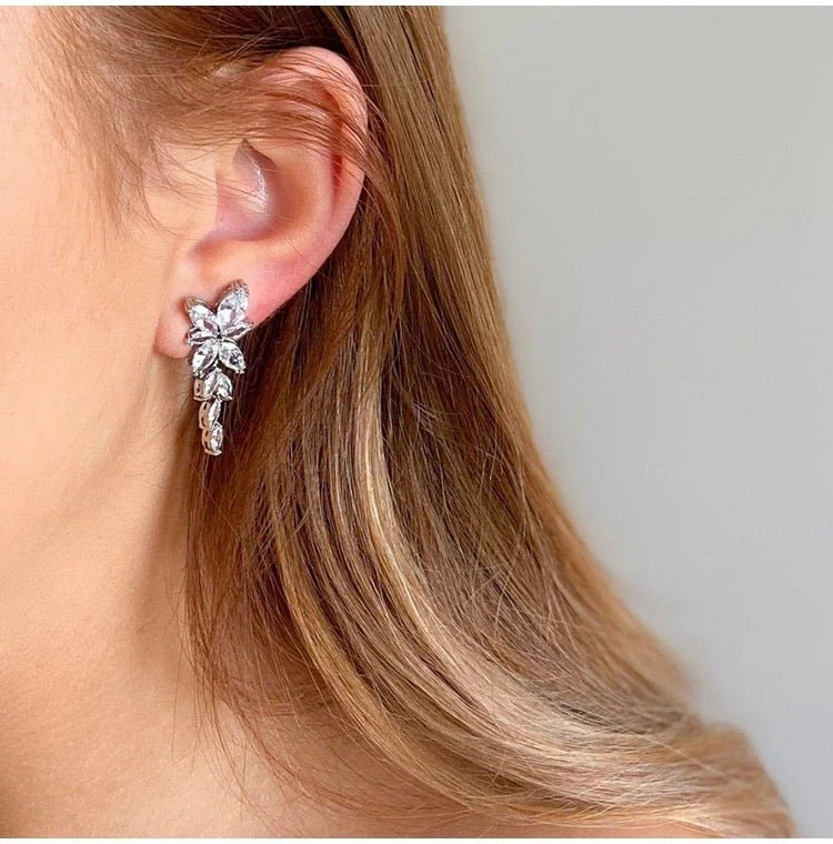 Sparkling Cubic Zirconia Jewelry Set for Brides: Necklace, Earrings, and Bracelet - Image 5