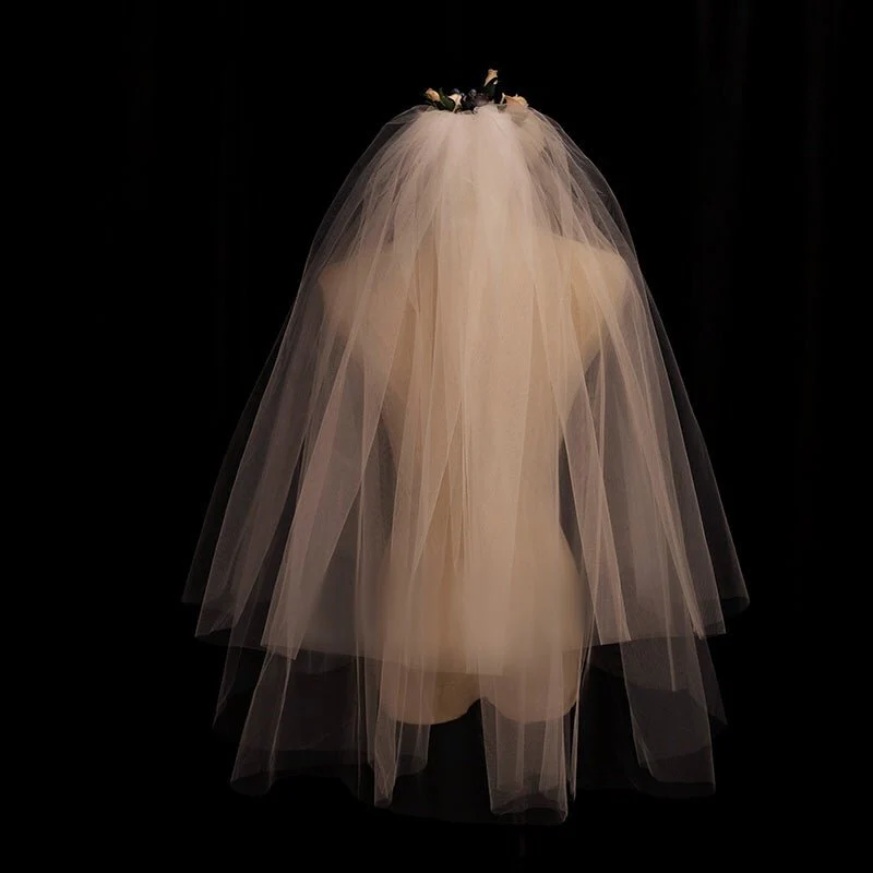 Simple Vintage Style Bridal Tulle Veil With Comb - Image 5
