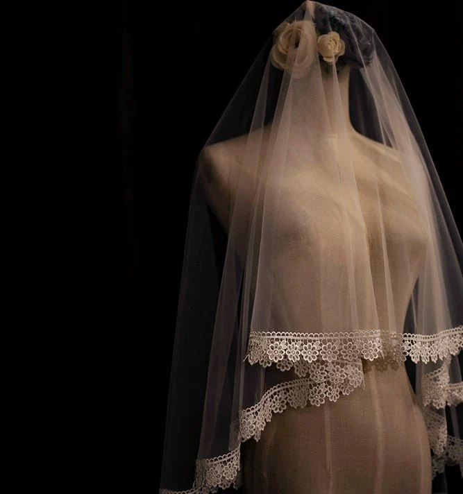 Vintage Fingertip Length Lace Edged Wedding Veil With Embroidery - Image 2