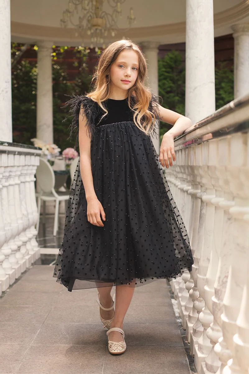 Velvet High-Waist Plus Size Girl’s Dress – Elegant Midi Party Gown with Dotted Tulle Skirt and Feather Sleeves for Special Occasions